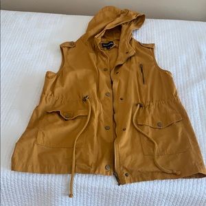 Mustard yellow zippered vest!